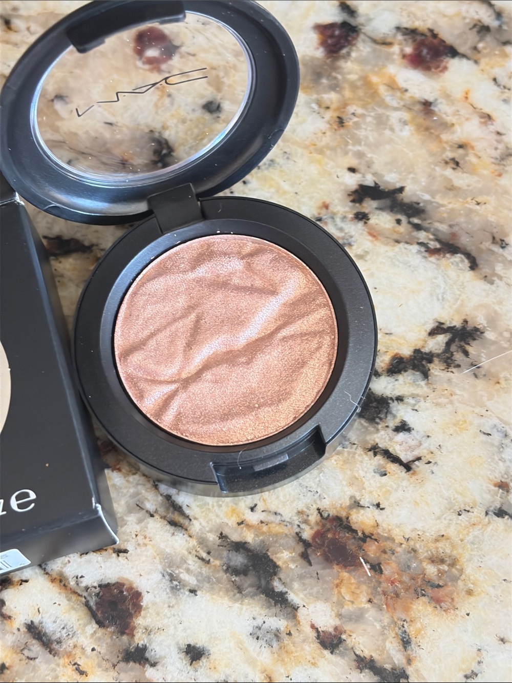 ⚡️🖤MAC Cosmetics Foiled Eyeshadow Joy Toy - Picture 5 of 8